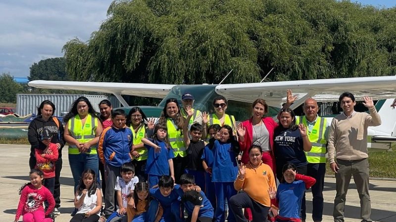 Estudiantes de la Escuela El Naranjo de Paillaco vuelan por primera vez