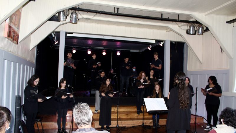 Coro de la Casona Cultural de Panguipulli se luce por primera vez en vivo tras un año y medio de presentaciones online