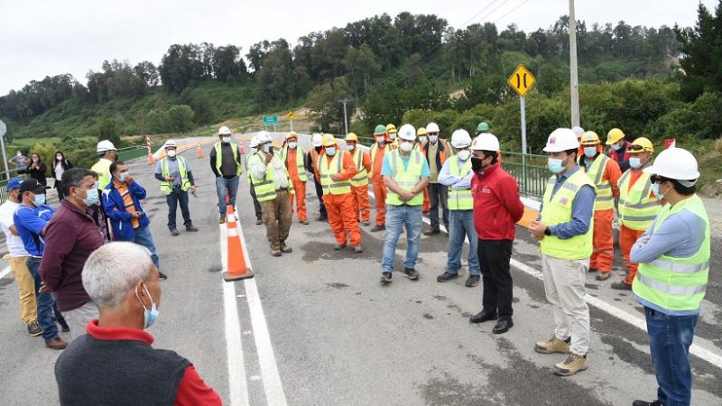 Autoridades y vecinos de Los Lagos dieron el vamos a la marcha blanca del puente Ciruelos