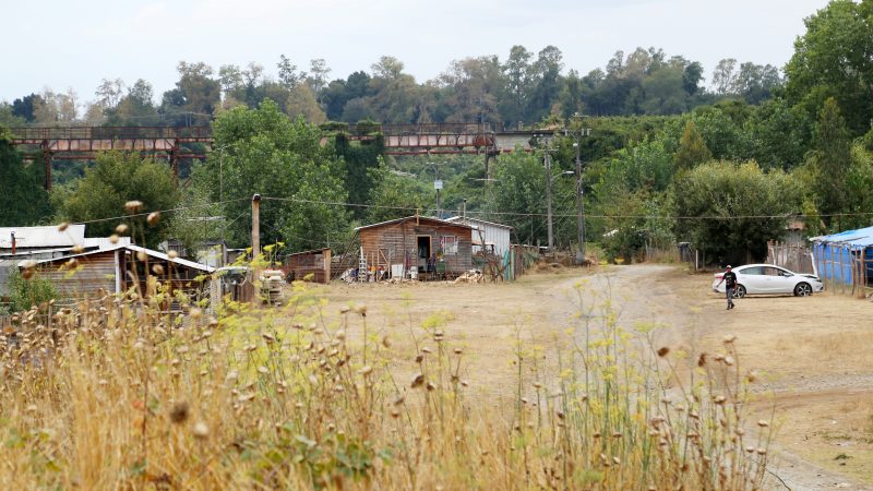 Municipio y Serviu firman convenio que permitirá a 22 familias ríobueninas dejar atrás los campamentos