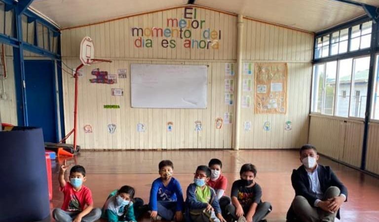 Concejal unionino visita escuelas rurales tras culminar Campaña de Útiles Escolares