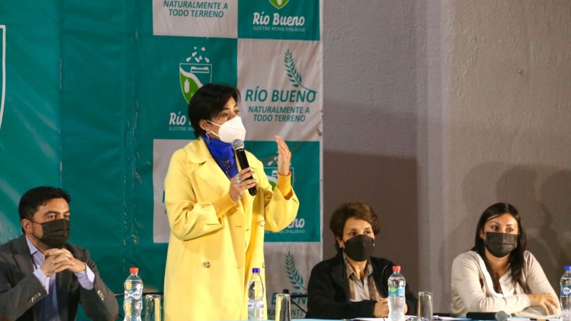 Alcaldesa Carolina Silva propone creación de Unión Comunal de APR para Río Bueno