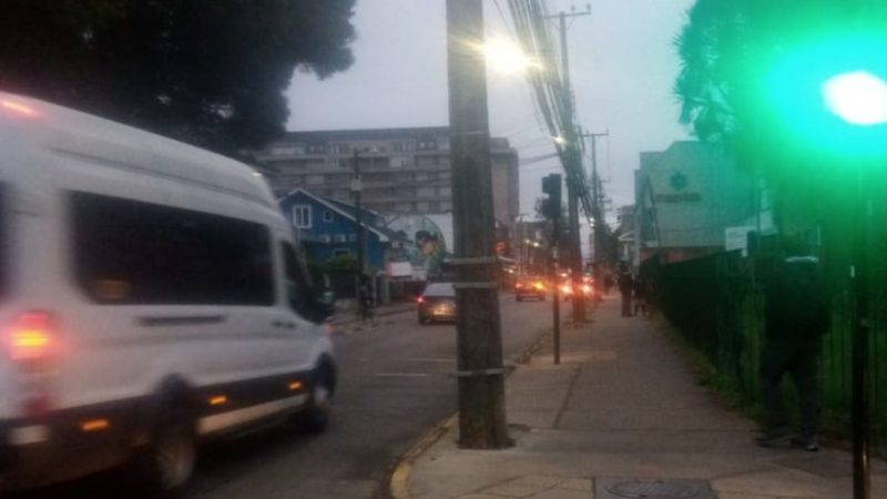 Súper miércoles: gran tráfico se ha reflejado esta mañana por inicio del año escolar en Valdivia