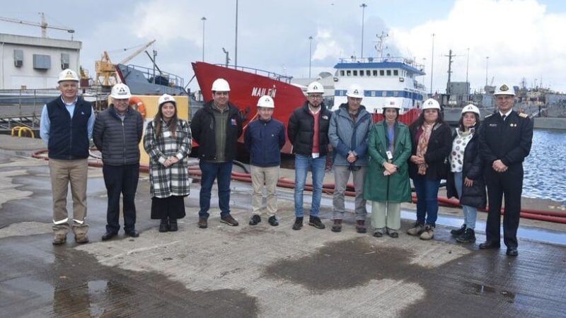 Realizan los últimos trabajos para la llegada de la barcaza Mailén que reforzará el transporte entre Niebla y Corral