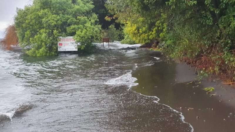 Cierran tramo de la costanera por peligro de derrumbes