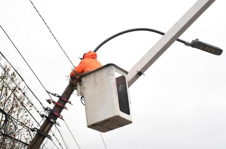 Recién el miércoles repondrán la electricidad a los más de 12 mil clientes afectados en Los Ríos