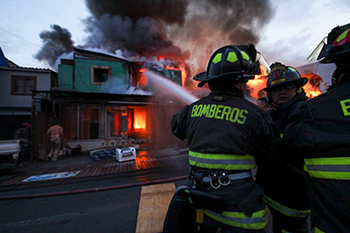 Tragedia en Lanco: Dos hermanos menores de edad mueren en voraz incendio