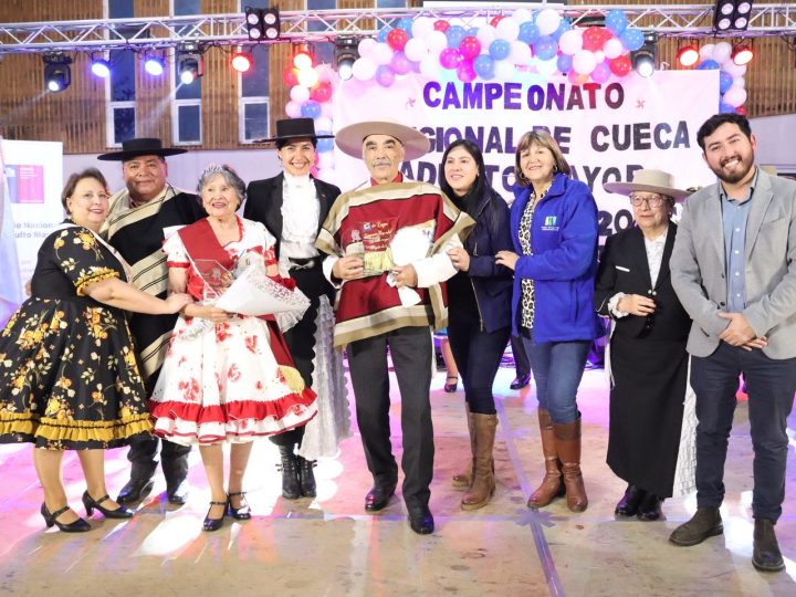 Pareja de Corral se adjudicó Regional de Cueca adulto mayor