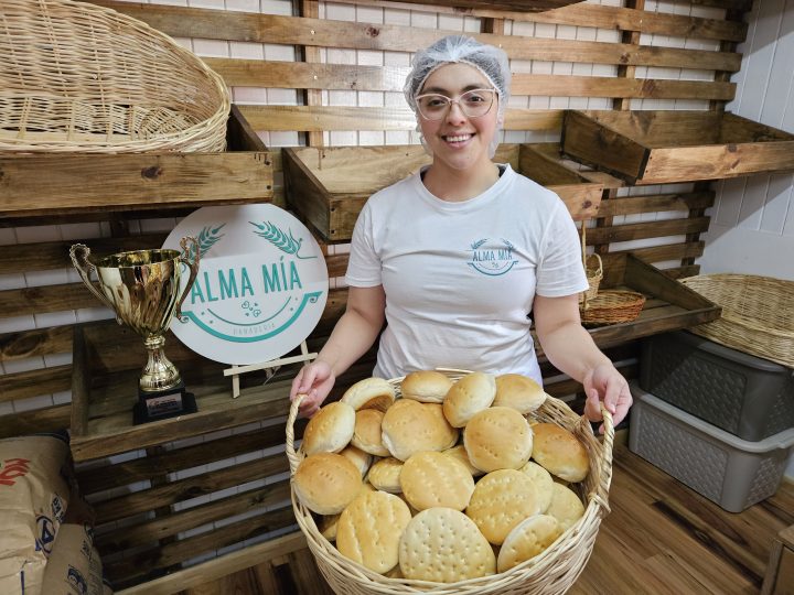 La abogada que dejó las leyes para hacer las mejores hallullas (y dobladitas y pan amasado, con chicharrón…etc.)