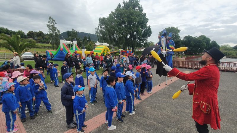 Con recolección de 16 mil pilas, campeonato de pesca y show musical, se está celebrando el Día del Lago