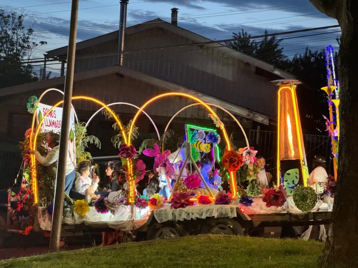 Carros Alegóricos y entrega de dulces caracterizaron a la “Fiesta de la Luz”