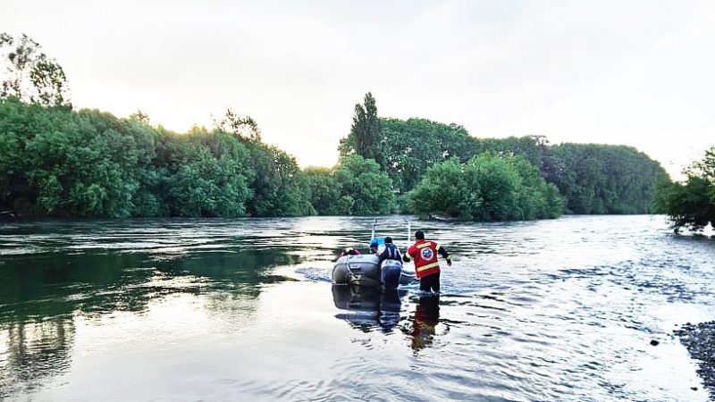 Rescataron con vida a una mujer que se lanzó al río Rahue