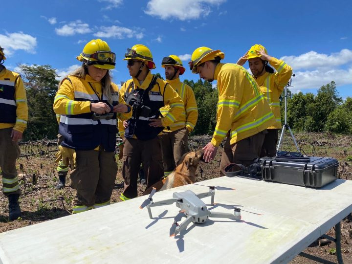 Equipo de la Unidad de Investigación de Incendios Forestales recibió capacitación en mapeo con drones