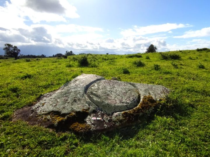 Hallazgo histórico en Bahía Coique: descubren único calendario solar lítico identificado en territorio ancestral mapuche